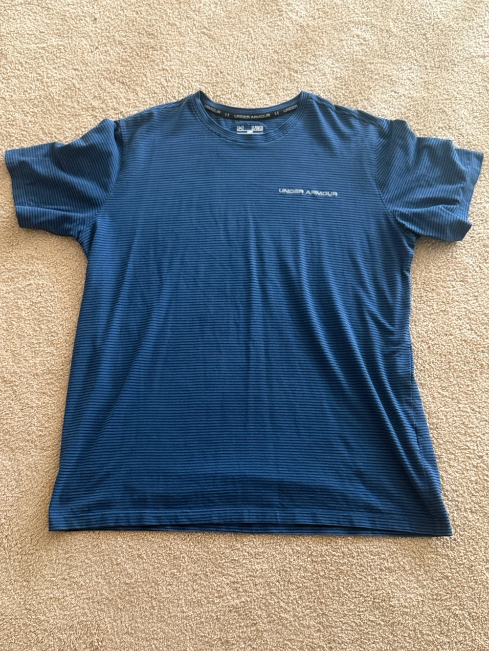 Under Armour HeatGear Men’s XL Loose Fit Navy Blue Striped Athletic Shirt